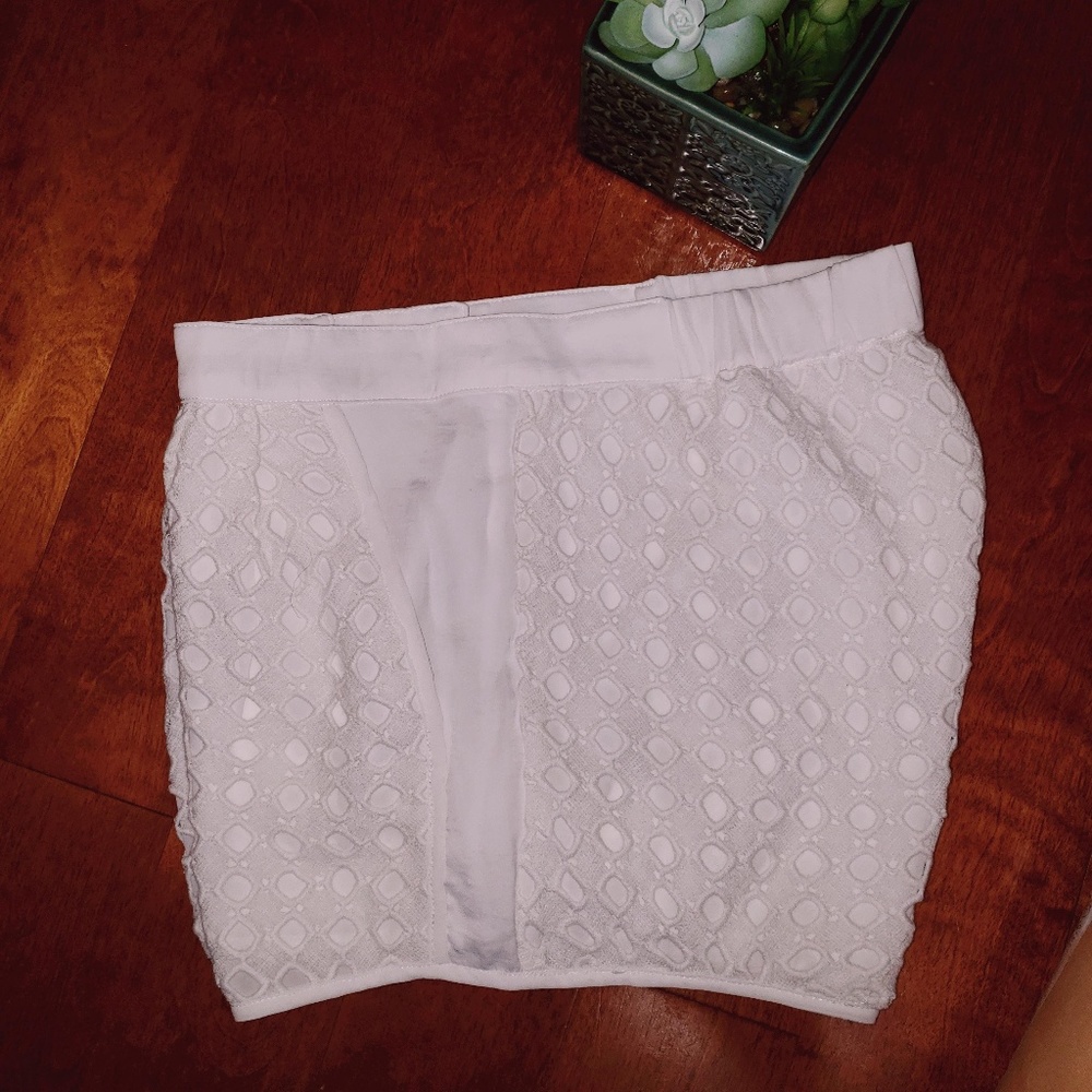 Miss Me White Textured Women Shorts